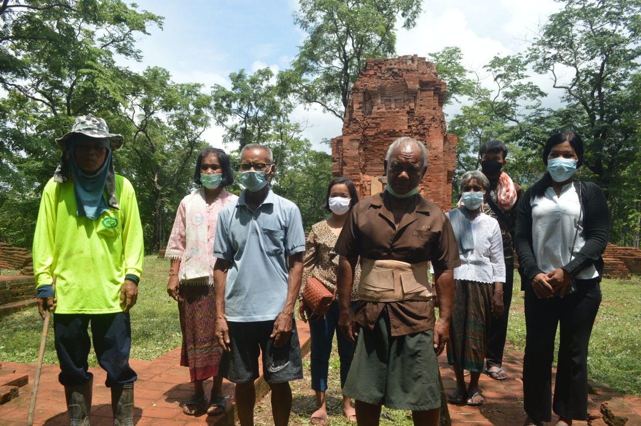 ชาวบ้านกับเรื่องเล่า ปราสาทเขาโล้น และทับหลังที่หายไป