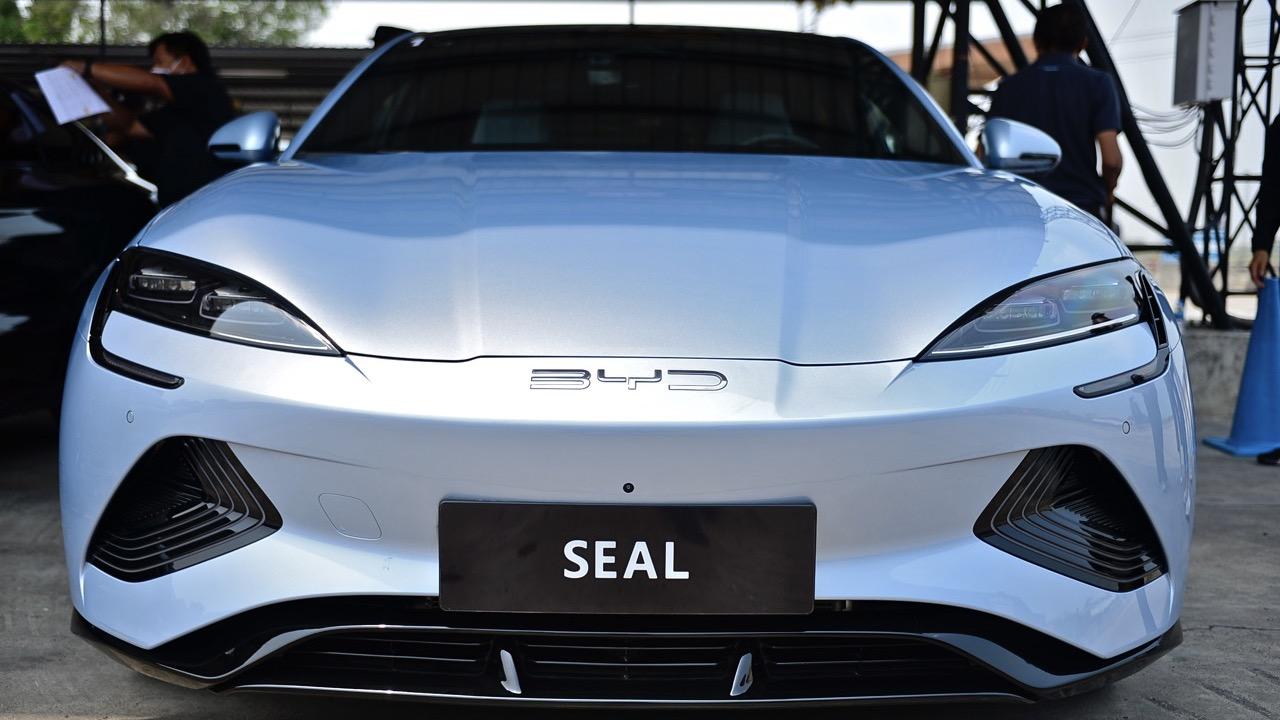 ส่องก่อนเข้าไทย รถยนต์ไฟฟ้า BYD Seal