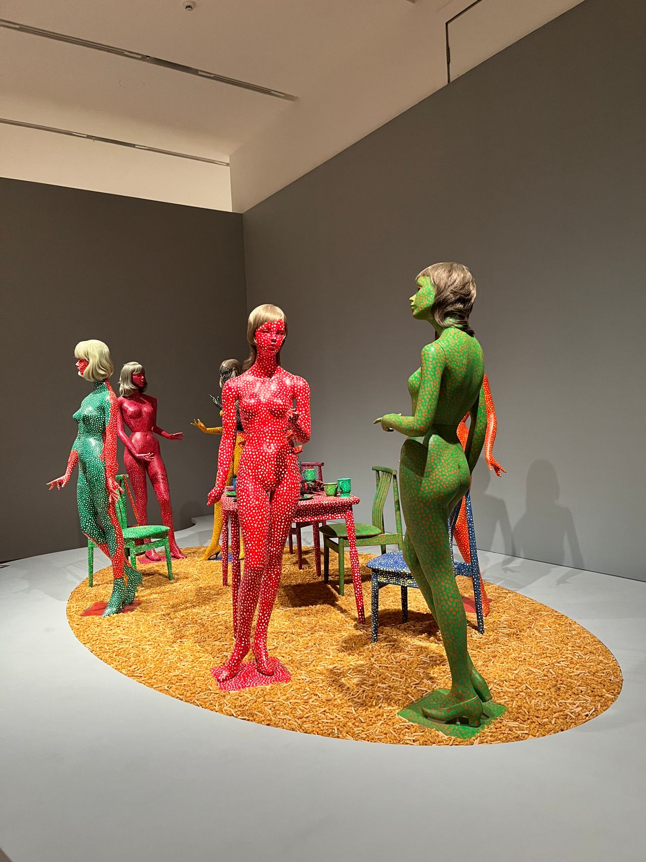 นิทรรศการ 1945 to Now ของยาโยอิ คุซามะ ก็น่าสนใจอย่างมาก