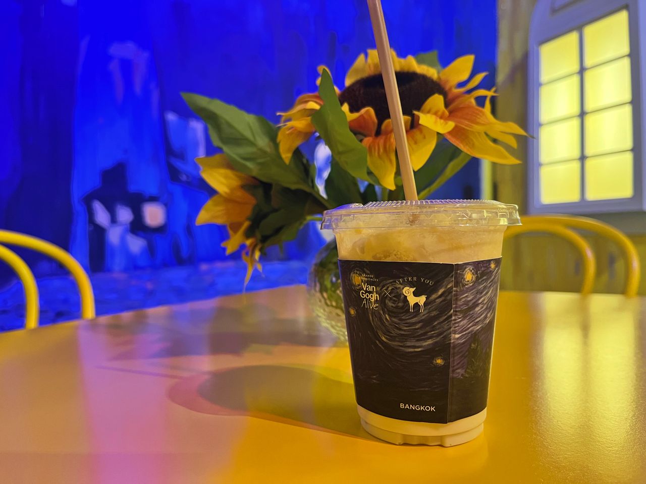 เครื่องดื่มจาก แวน โก๊ะ คาเฟ่