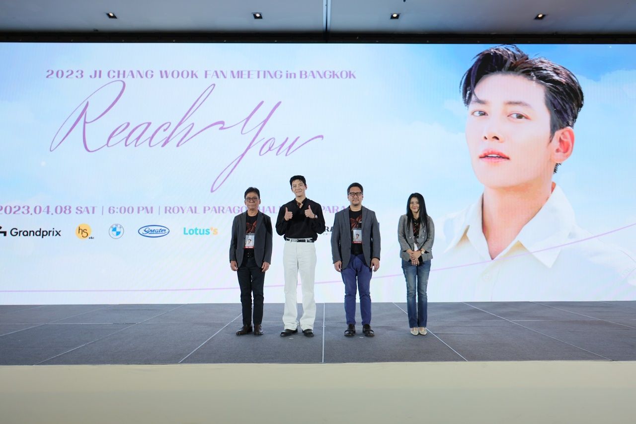 จีชางอุค ร่วมถ่ายภาพกับ คุณพีระพงศ์ เอี่ยมลำเนา (ตรงกลาง) ประธานเจ้าหน้าที่ สายพัฒนาธุรกิจ บริษัท กรังด์ปรีซ์  อินเตอร์เนชั่นแนลจำกัด (มหาชน)  ในฐานะหัวเรือใหญ่ของ”กรังด์ปรีซ์ สเปกตรัม”