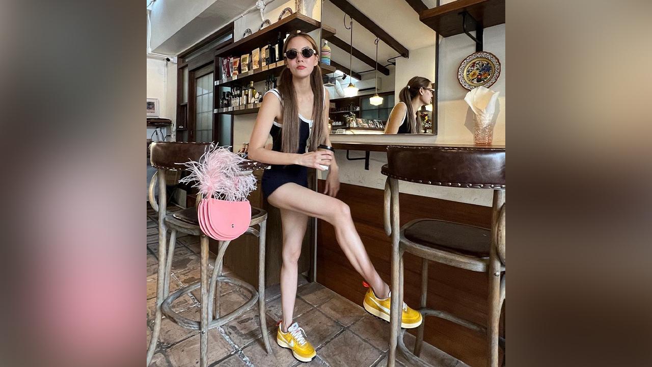 เจนี่ โพสท่านั่งสุดแซ่บ ท่อนล่างนุ่งสั้น แฟนๆ แห่ทักกล้ามเนื้อขาชัดมาก