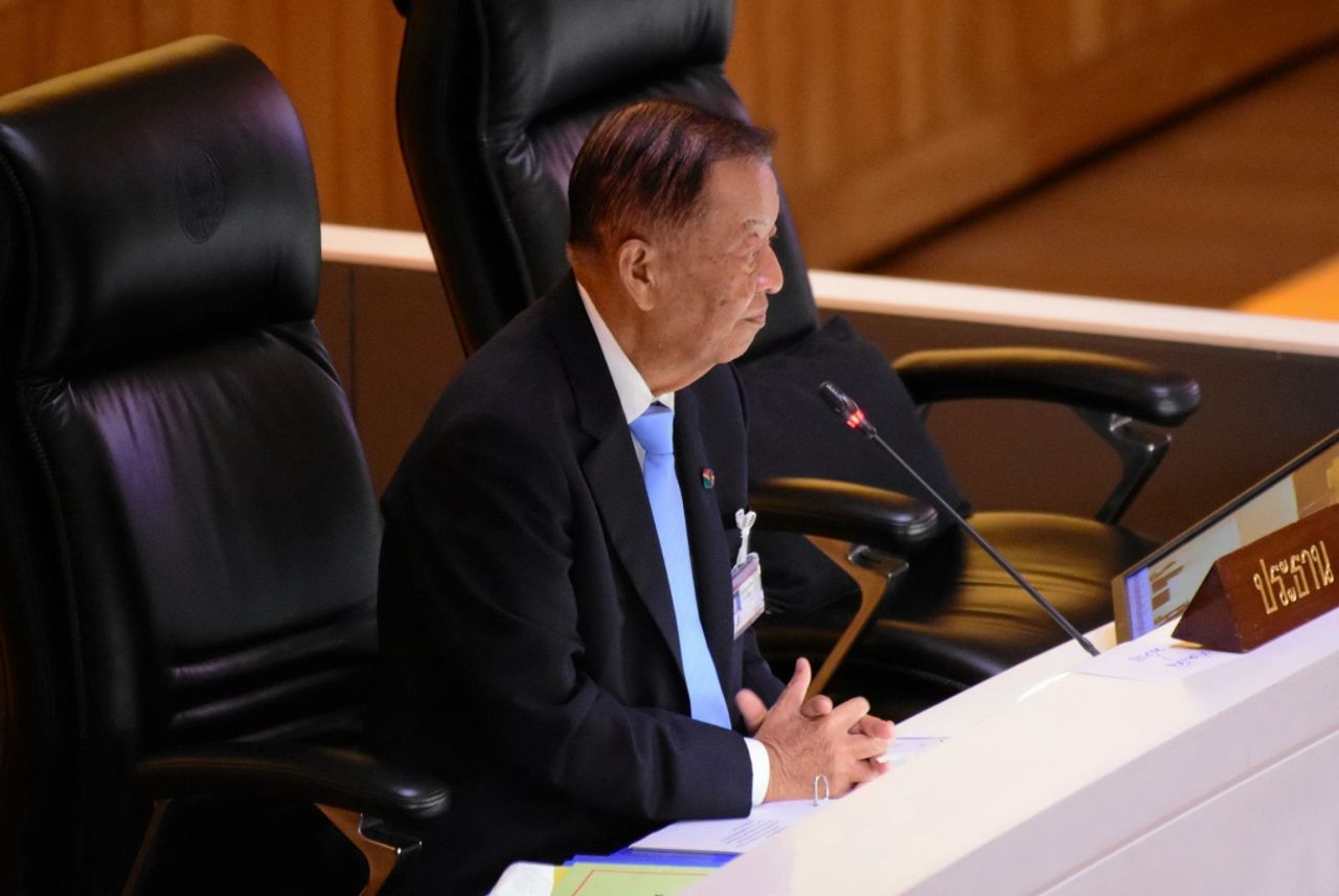 นายวันมูหะมัดนอร์ มะทา ประธานรัฐสภา