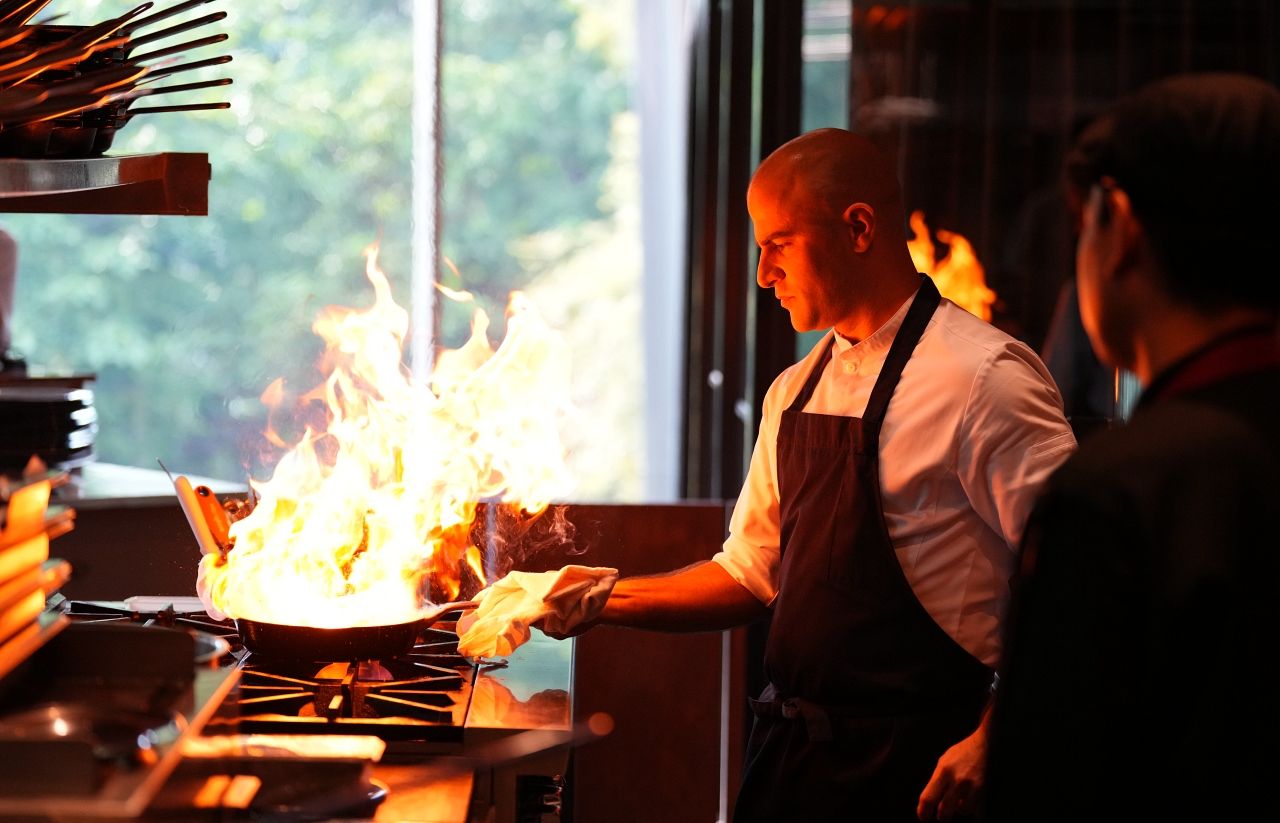 เชฟเดวิด อาปาริซิโอ มาร์ติน (David Aparicio Martin) มิชลินสตาร์จากบาร์เซโลนา ผู้รังสรรค์เมนูของร้าน Alegria