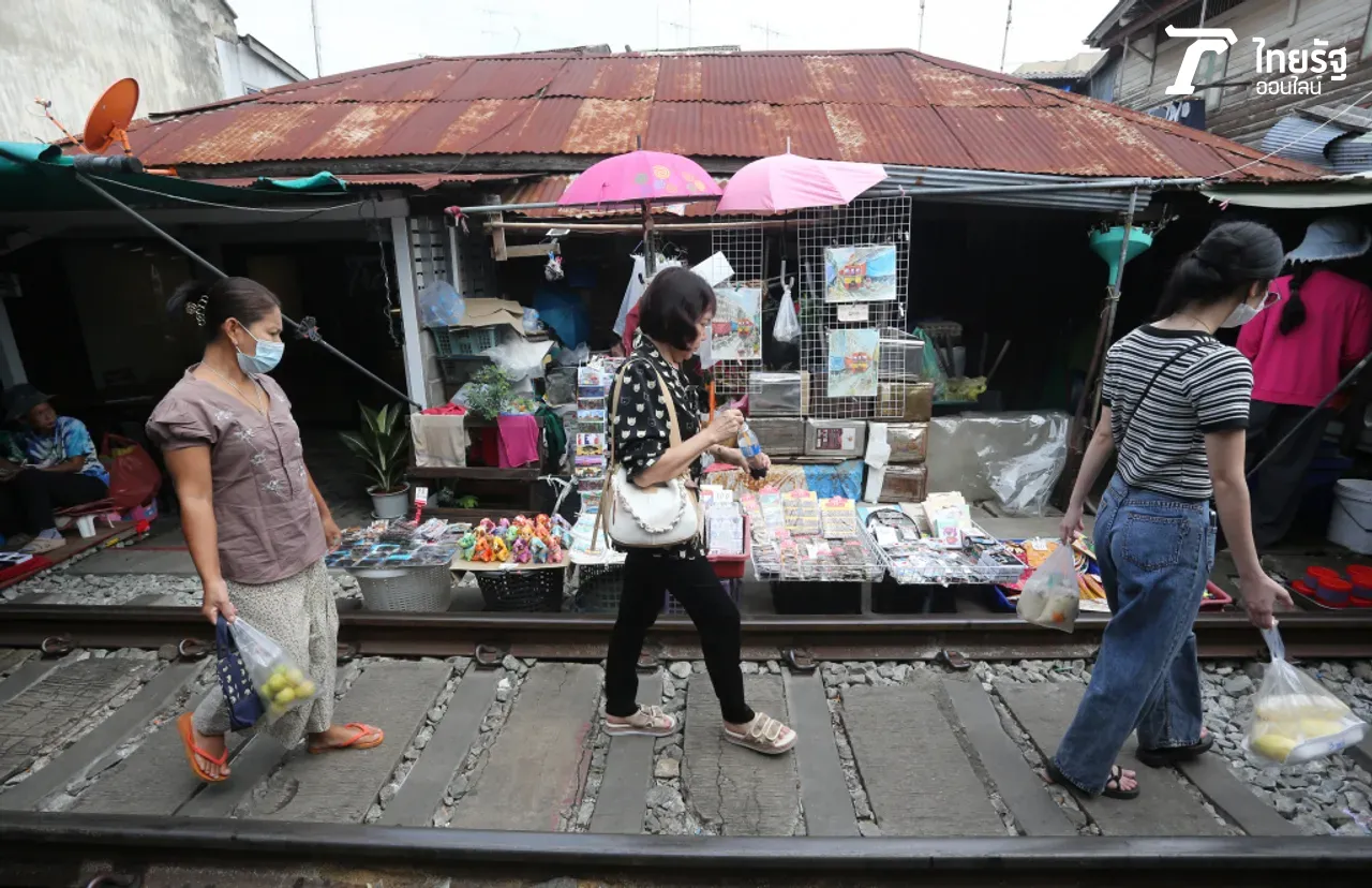 'ตลาดร่มหุบ' อันซีนขายจุดเสียว ที่นักท่องเที่ยวมาแล้วก็ไป