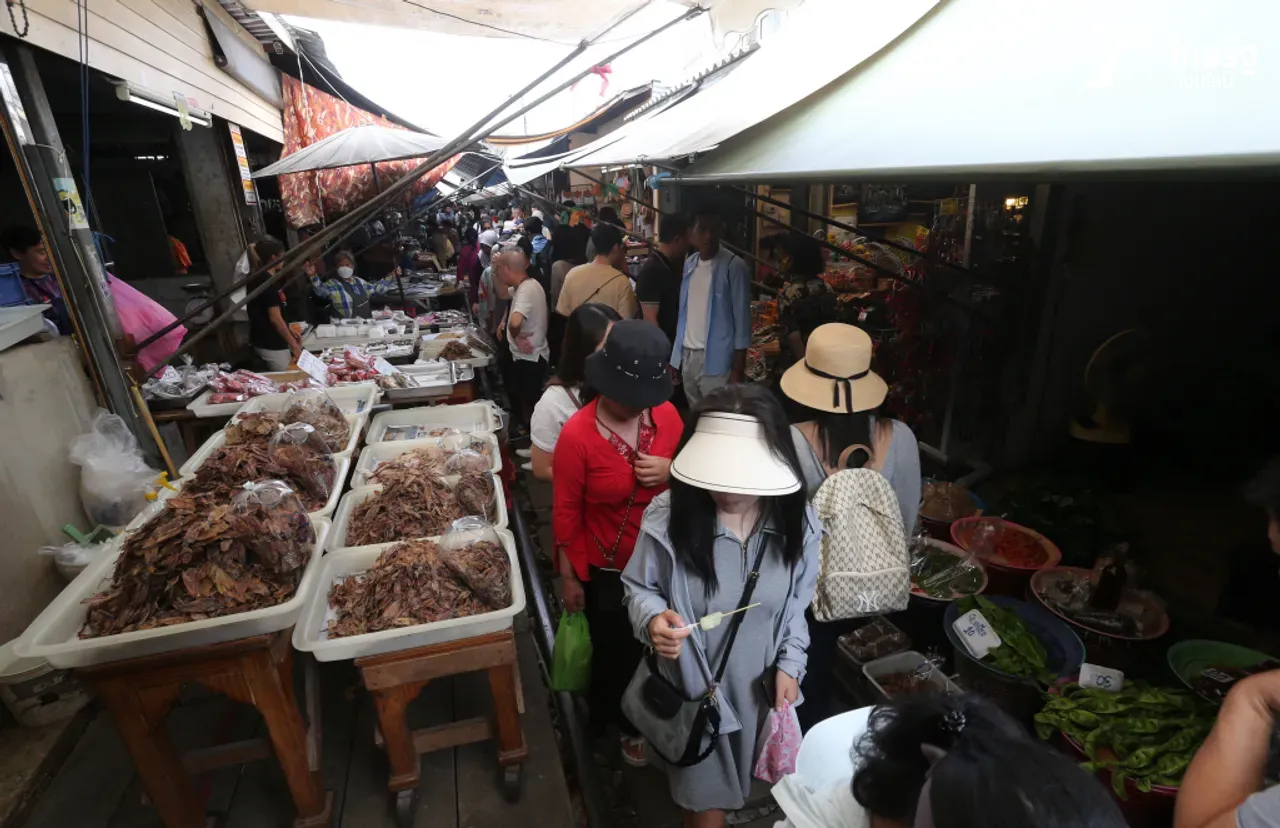 'ตลาดร่มหุบ' อันซีนขายจุดเสียว ที่นักท่องเที่ยวมาแล้วก็ไป