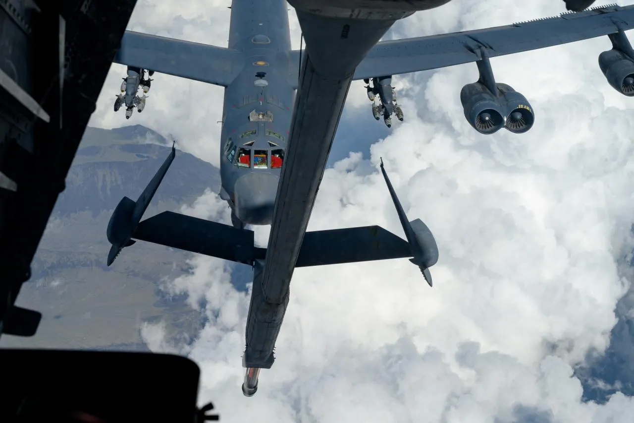 เครื่องบิน B-52H กำลังเติมเชื้อเพลิงกลางอากาศ ภาพจาก US Airforce