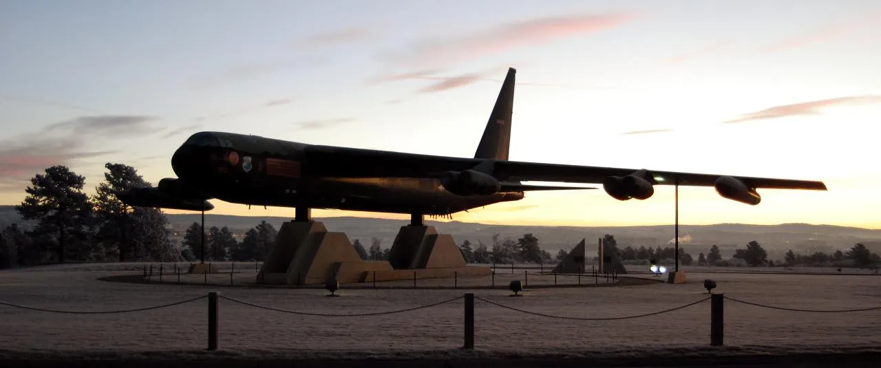 บี-52 ดี ไดมอนด์ ลิล ยิงมิก-21 ตกเครื่องที่ ภาพโดย U.S. Air Force
