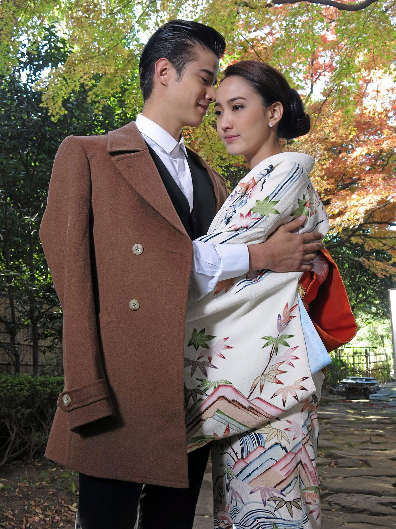 รอยรักหักเหลี่ยมตะวัน