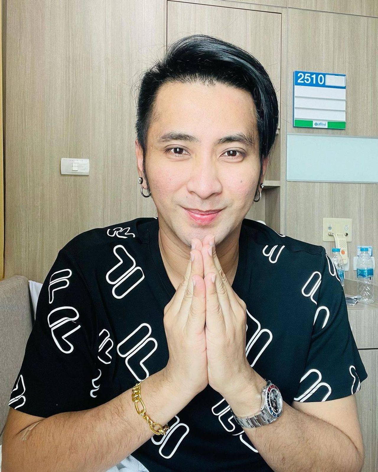 บอล เชิญยิ้ม ขอบคุณภาพจากเฟซบุ๊ก บอล เชิญยิ้ม