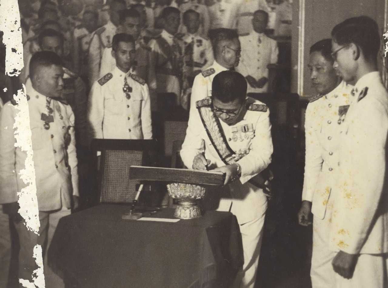นายปรีดี พนมยงค์ นายกรัฐมนตรี ผู้ลงนามรับสนองพระบรมราชโองการในรัฐธรรมนูญฉบับ 2489