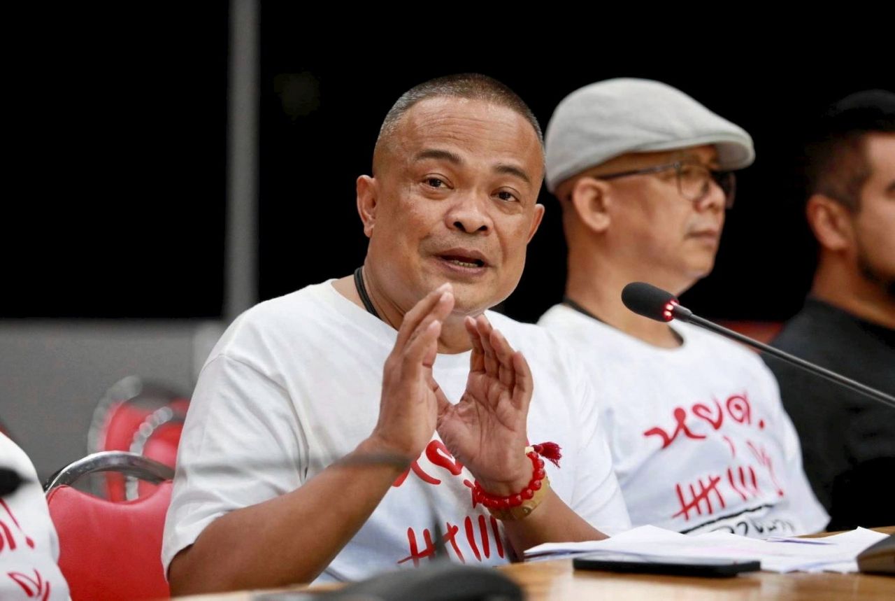 นายจตุพร พรหมพันธุ์ และนายนิติธร ล้ำเหลือ