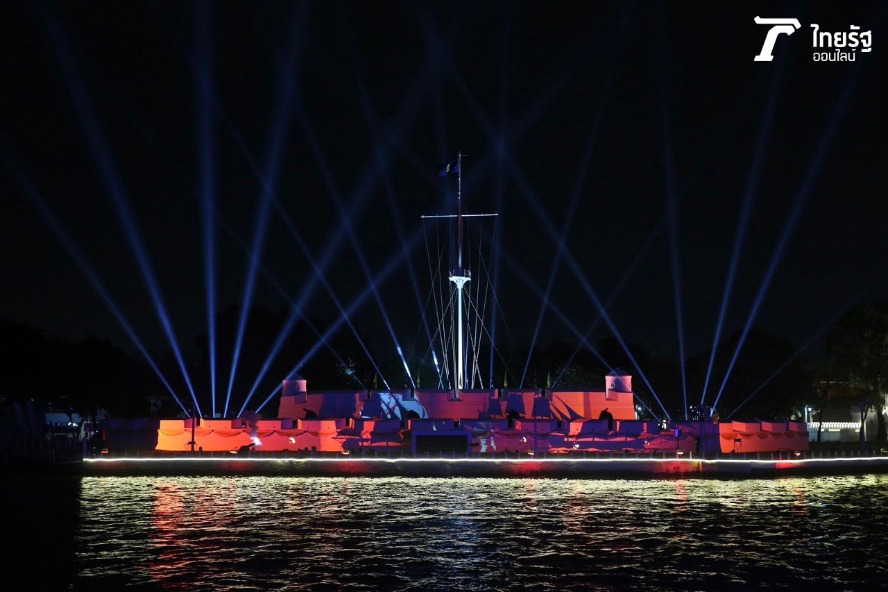 ชมการแสดง Projection Mapping ประกอบแสงสี และเอฟเฟ็กต์พิเศษ ถ่ายทอดเรื่องราวความรุ่งเรืองวิถีแห่งสายน้ำตราบอดีตจวบปัจจุบัน ที่ป้อมวิไชยประสิทธิ์