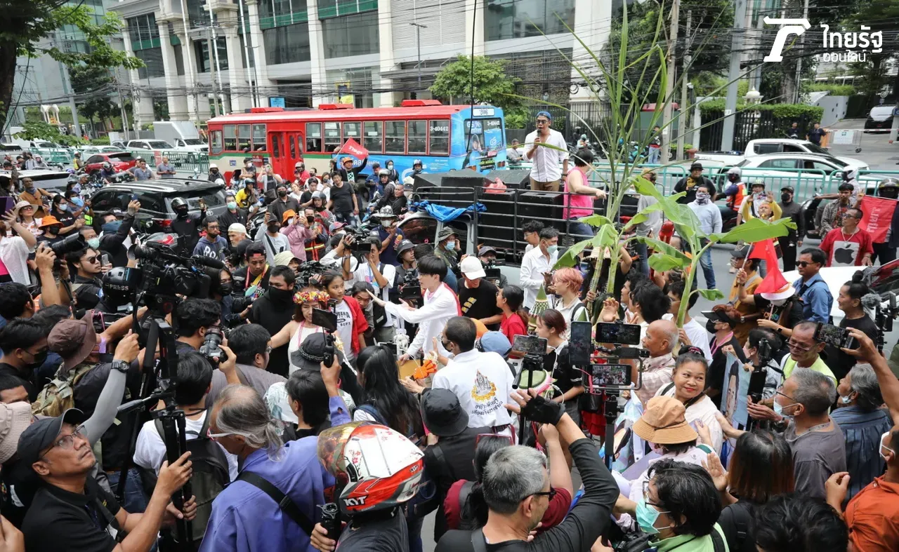 การเมืองไม่นิ่ง หุ้นดิ่ง ศก.ถดถอย แจกเงินดิจิทัล ตอบโจทย์หรือไม่?