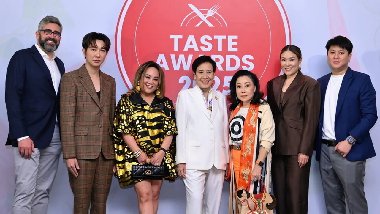 สุดยอด เกษสุดา มาระวิชัย จัด “HELLO! Taste Awards 2025” งานประกาศรางวัลสุดยอดร้านอาหารและบาร์แห่งปี พร้อมเปิดตัวหนังสือ “HELLO! Taste Guide 2025” รวบรวมร้านอาหารกว่า 270 ร้าน โดยมี หทัยเทพ ธีระธาดา มาร่วมงานด้วย ที่โรงแรมวอลดอร์ฟ แอสโทเรีย วันก่อน.