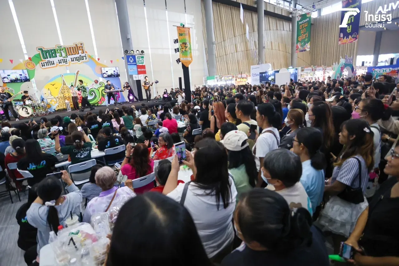 ชมภาพ ป๊ายปาย โอริโอ้ ขึ้นโชว์ไทยรัฐแฟร์ มอบความสุขให้แฟนๆ แบบเต็มอิ่ม