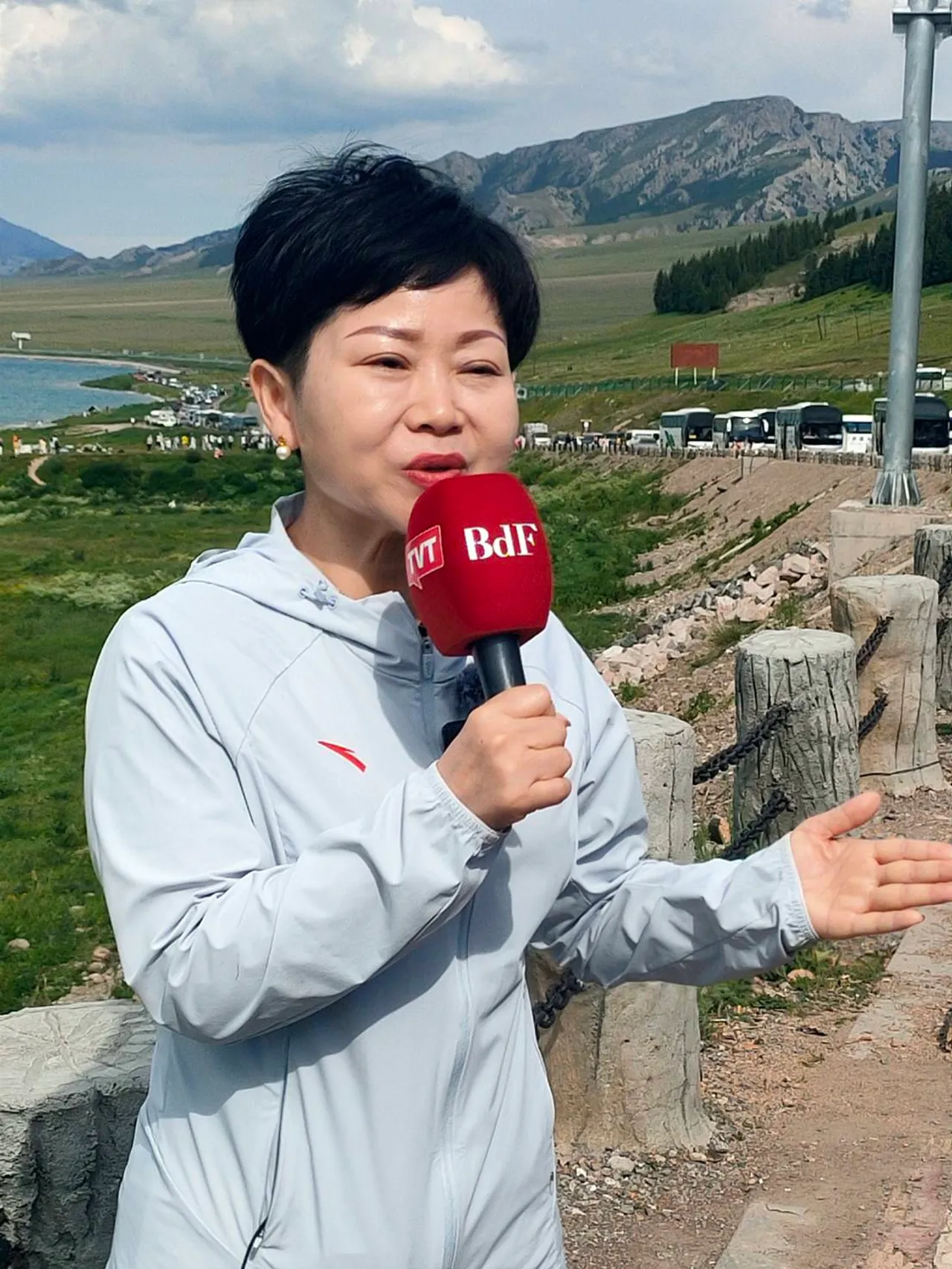 หวง เสวี่ยหลี่สมาชิกกลุ่มผู้นำพรรคฯ ประจำสำนักงานวัฒนธรรมและการท่องเที่ยว เขตปกครองตนเองมองโกลบอร์ตาลา