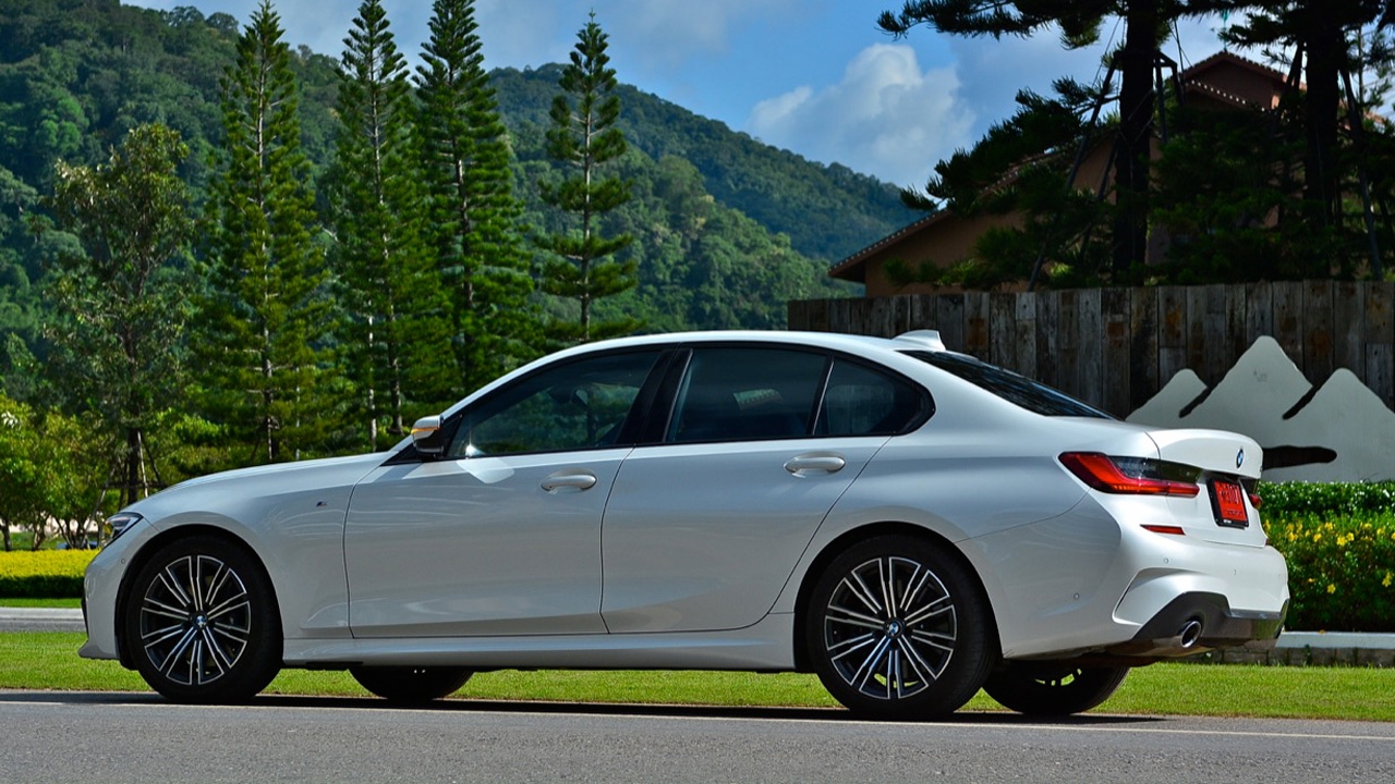 ลองของแรง! ทดสอบทางไกลใน BMW 330i M-SPORT