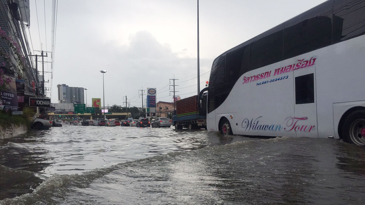 ไร้ข้อครหา! ฝนถล่มหนักน้ำท่วมพัทยา ขณะอุโมงค์ทางลอดแห้งสนิท 
