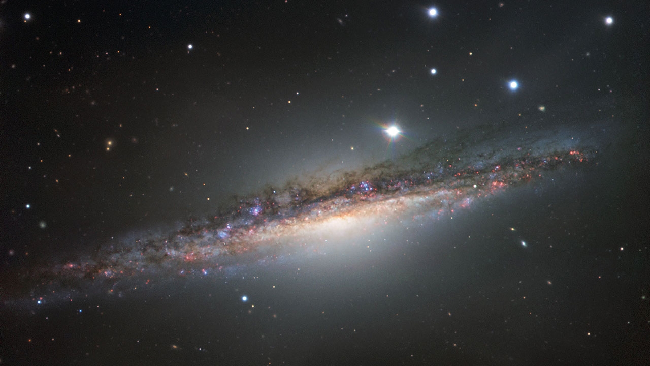 กาแล็กซีก้นหอยบิดตัวแปลก