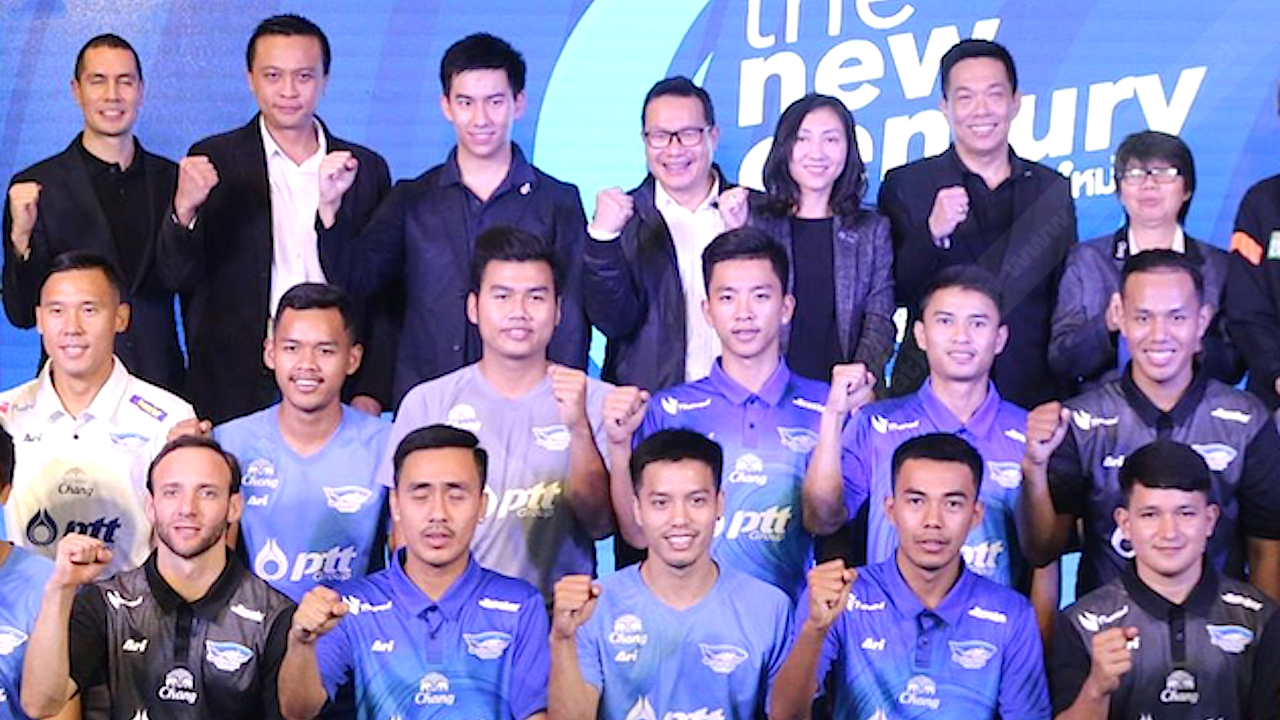 'บิ๊กแปม' มอบเสื้อหมายเลข 6 พีทีที บลูเวฟ ชลบุรี ให้แฟนคลับ