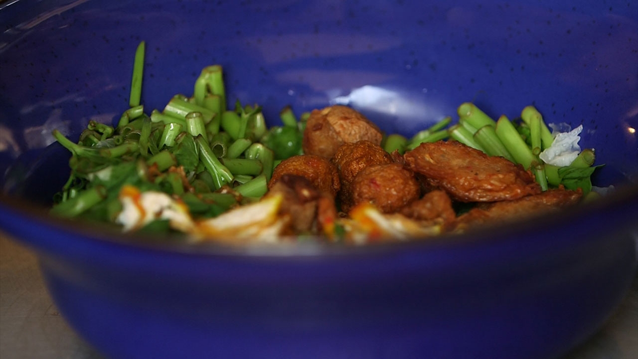 ก๋วยเตี๋ยวโคตรเครื่อง! พิบูล15 อัดแน่นเต็มชาม การันตีแซ่บเว่อร์