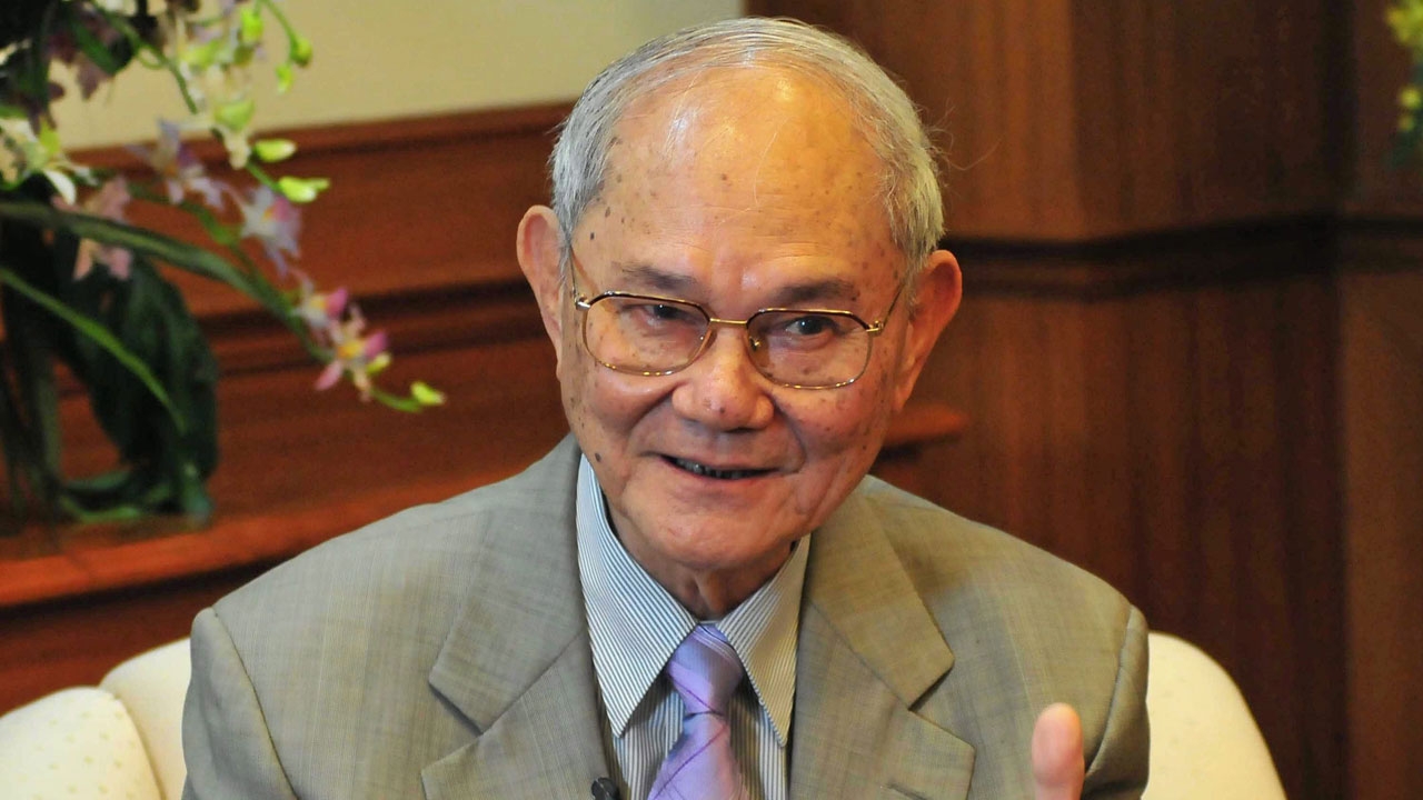 'มีชัย' เชื่อ รธน.ใหม่แก้วิกฤติชาติ-'วิษณุ' ย้ำปรองดองไม่พูด 'นิรโทษฯ'