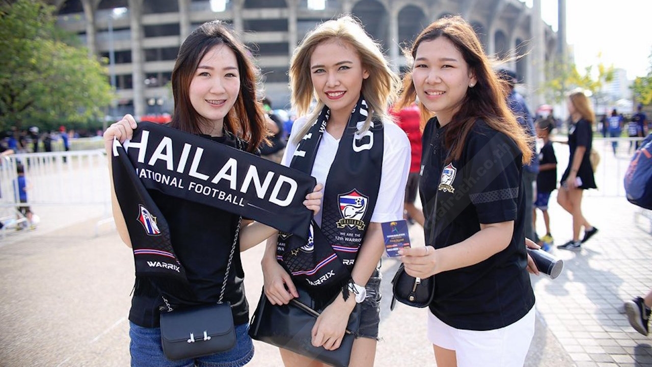 เต็มอิ่ม! ประมวลภาพแฟนบอลไทย ก่อนผนึกกำลังเชียร์ทัพช้างศึก