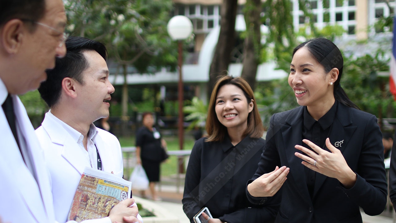 ผอ.รพ.ศิริราชชื่นชม“ไทยรัฐ"พิมพ์ฉบับพิเศษ 100วันน้อมอาลัยในหลวงภูมิพล 