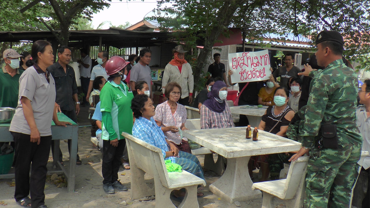 สุดทน! ชาวบ้าน อ.พระพุทธบาทประท้วง2โรงงานพลาสติกปล่อยกลิ่นมานานร่วม5ปี