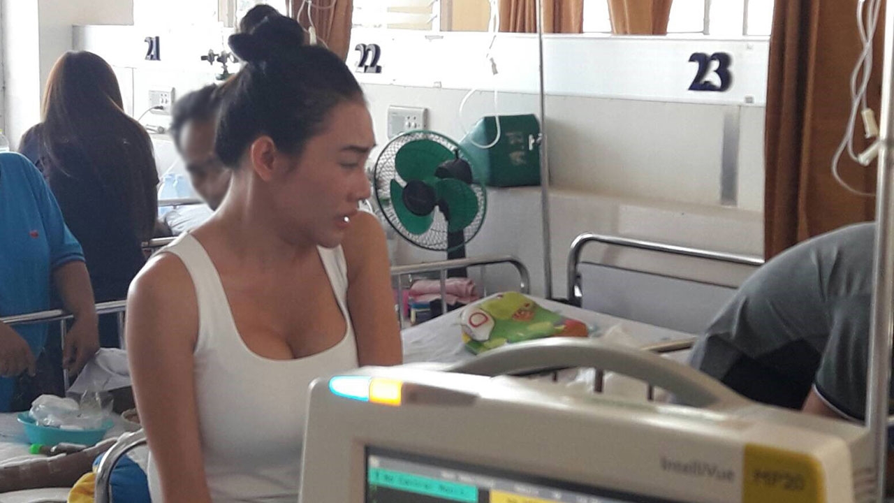 เอมมี่ แม็กซิม เฝ้าพ่อป่วยมะเร็ง ขอพรสิ่งศักดิ์สิทธิ์ จ่อบวชชีถ้าหาย