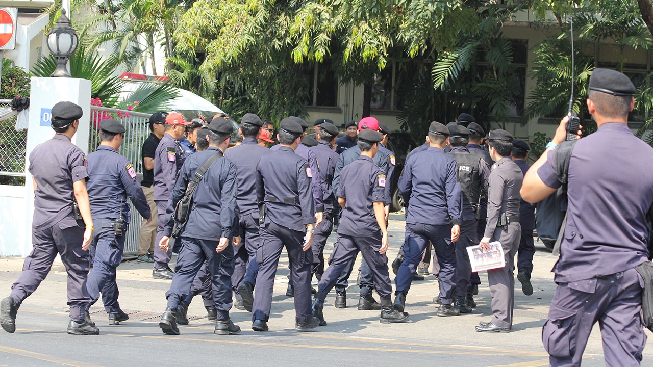 ‘ม็อบต้านโรงไฟฟ้าถ่านหิน’สลายชุมนุมแล้ว หลัง5แกนนำถูกคุมตัวสอบ มทบ.11