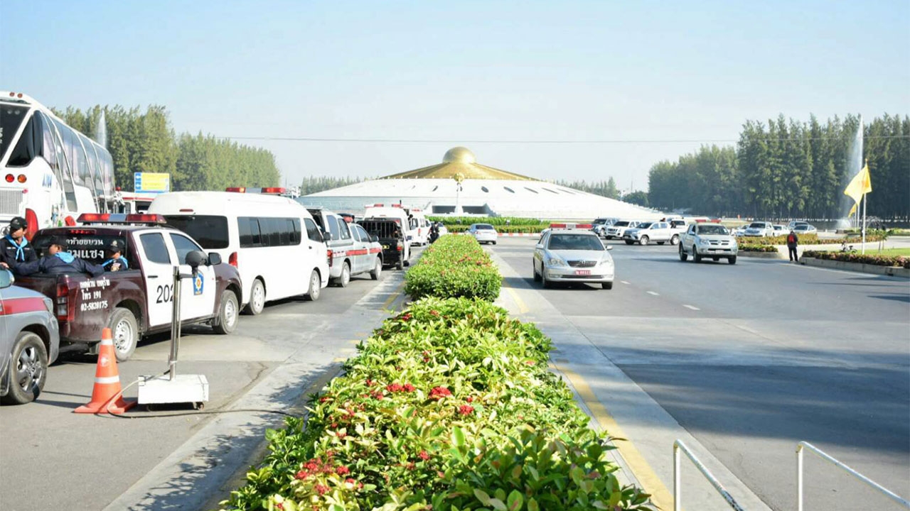 เผยอาหารในวัดพระธรรมกายลดลง ต้องขอ จนท.เปิดทางส่งเสบียง