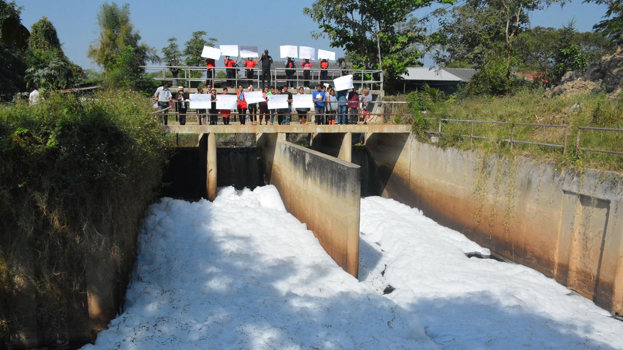 ชาวเชียงใหม่ สุดทน คลองแม่ข่า เน่าเสียหนัก ร้อง บิ๊กตู่ ช่วยแก้