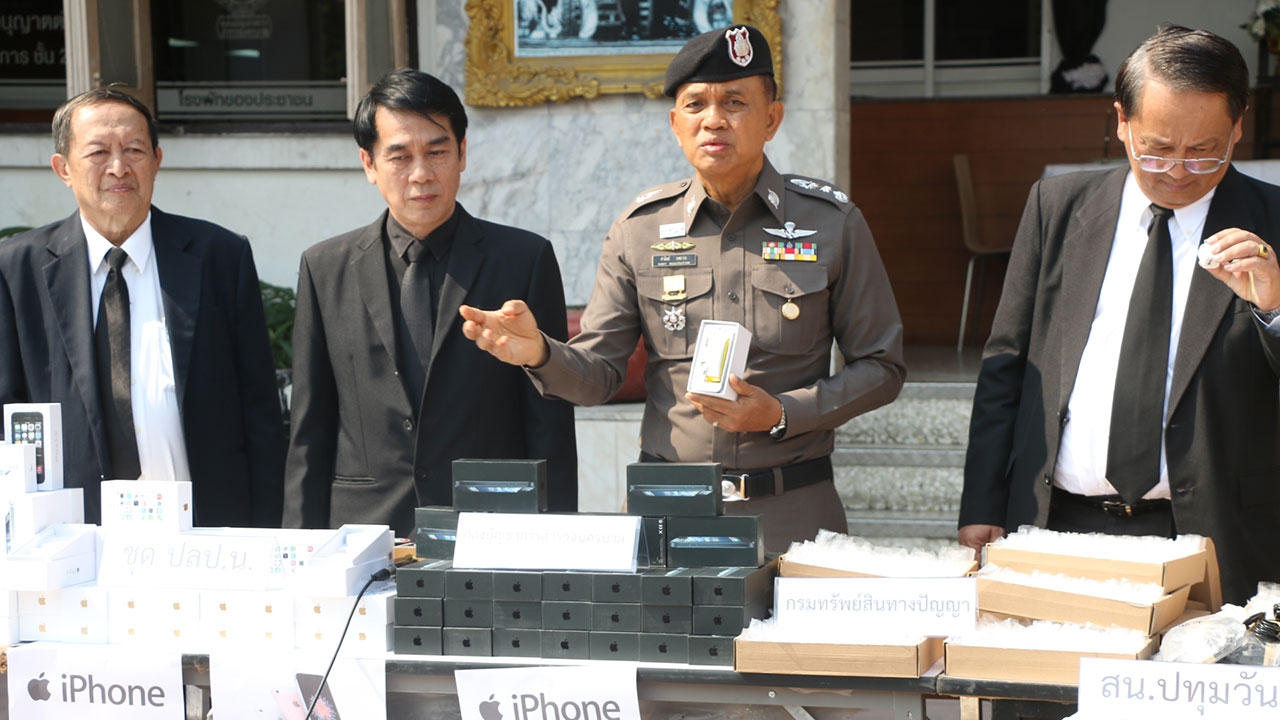 ผบช.น.แถลง จับมือถืออุปกรณ์เสริมละเมิดทรัพย์สินทางปัญญา กว่า 30 ล.