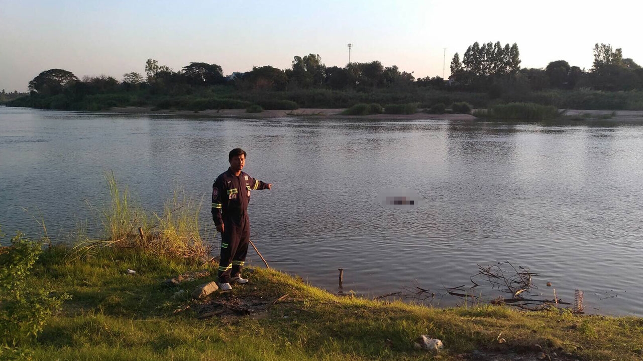 พบศพหนุ่มแรงงานพม่าลอยอืดกลางเจ้าพระยาสิงห์บุรี คาดเป็นตะคริวจมน้ำ