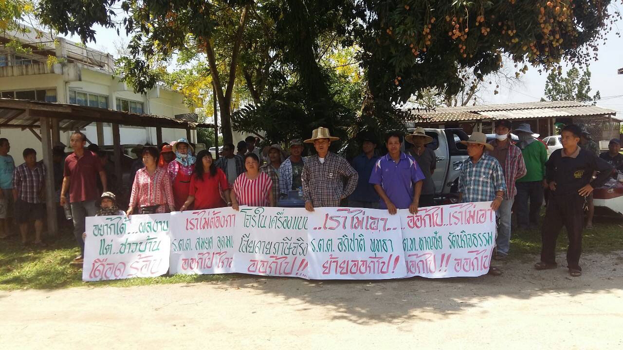 ชาวบ้านตะเพิด 3 ตร. ตั้งด่านเข้มงวดเกิน จับไม่ใส่หมวกกันน็อก