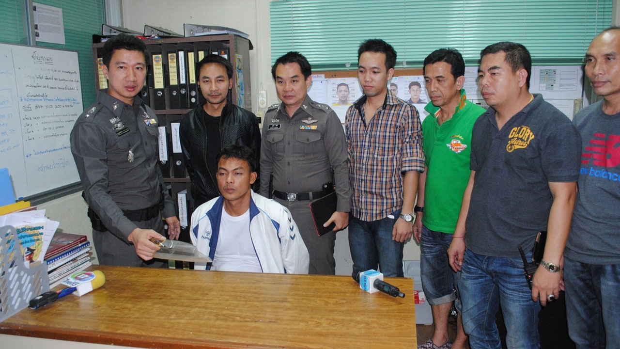 รปภ.เพี้ยนแทงเด็ก16ปี บนรถเมล์ 