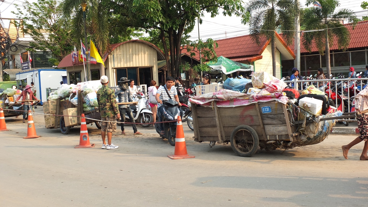 ด่านอรัญฯ คึก กัมพูชาแห่ซื้อสินค้า คาดเงินสะพัดนับล้าน