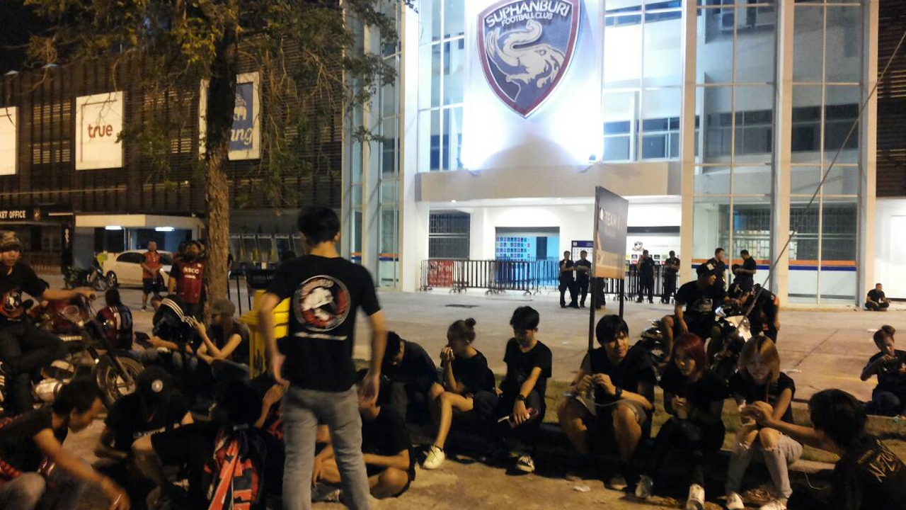 แฟนบอล 'กิเลนผยอง' ไม่พอใจ! โวย จนท.ยิงปืนขู่ขึ้นฟ้าทำเกินกว่าเหตุ!