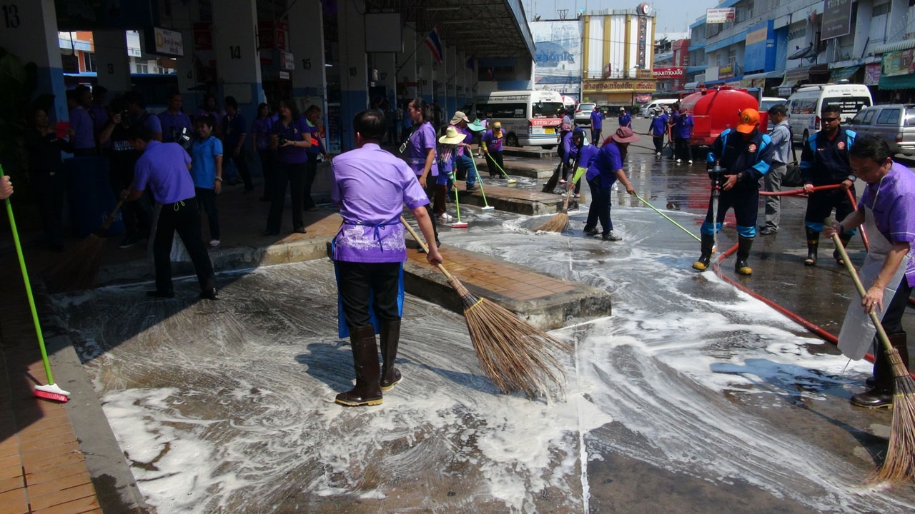 ล้างส้วมรอ! สิงห์บุรีพร้อมรับสงกรานต์ โชว์เมืองน่าอยู่อันดับ 1