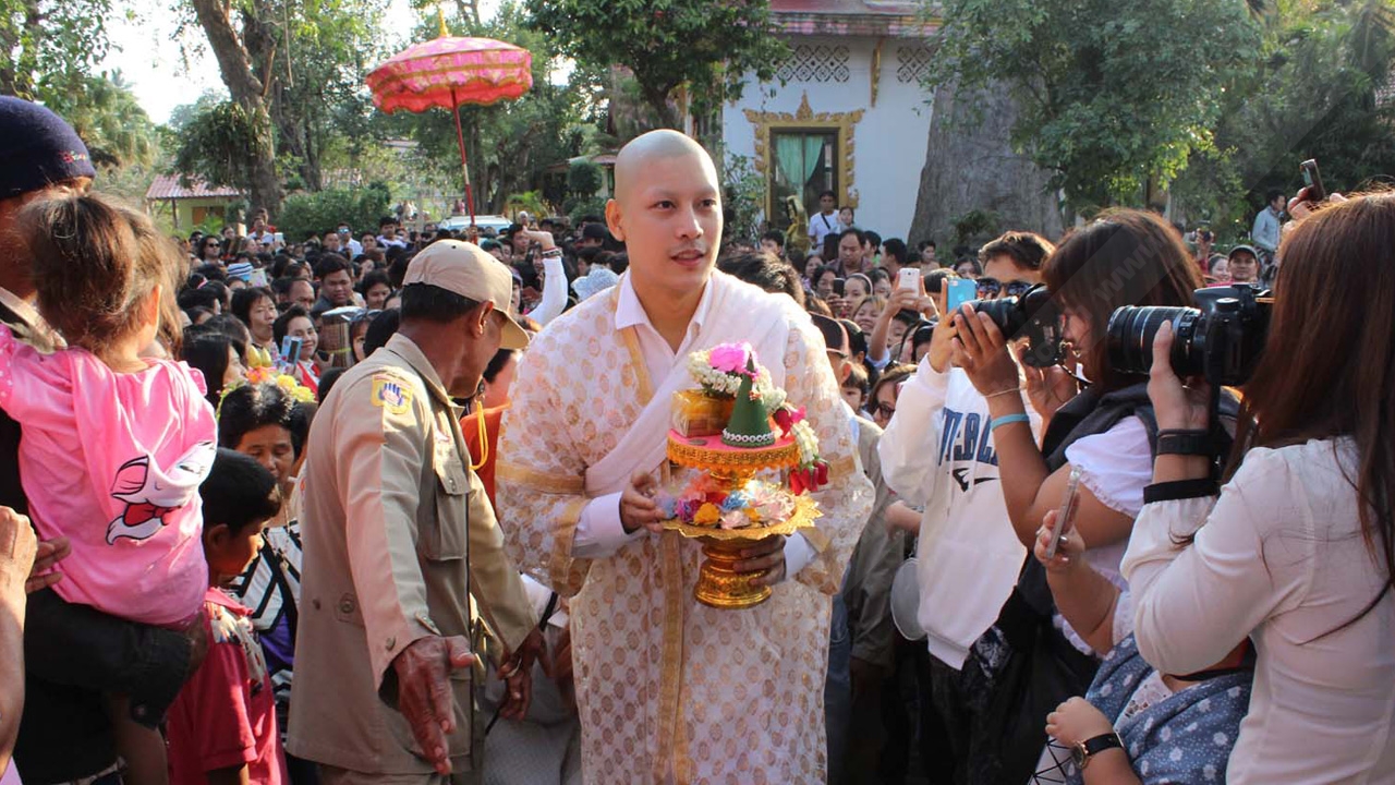 บวช ‘พระเคน ภูภูมิ’ คนแน่นวัด! ได้ฉายา ‘ภูมิธัมโม’  