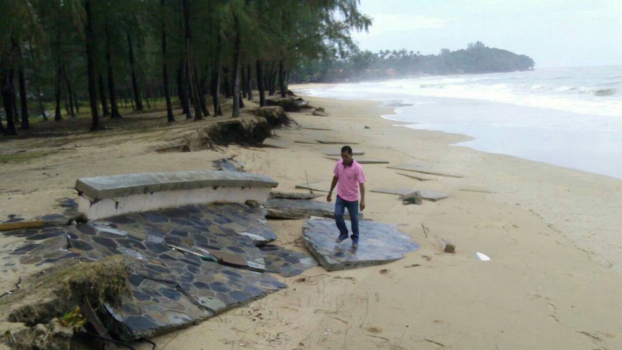 กระบี่-พังงา อ่วม คลื่นถล่มหาดชื่อดังพังยับ