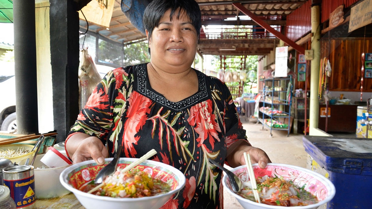 ฮือฮา! ก๋วยเตี๋ยวชามยักษ์ 20บาท อิ่มท้อง 