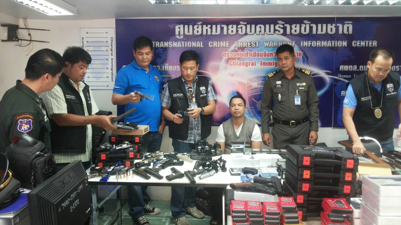 รวบหนุ่มพม่าเปิดร้านขายปืนเถื่อน ยึดสินค้าหนีภาษีอื้อ