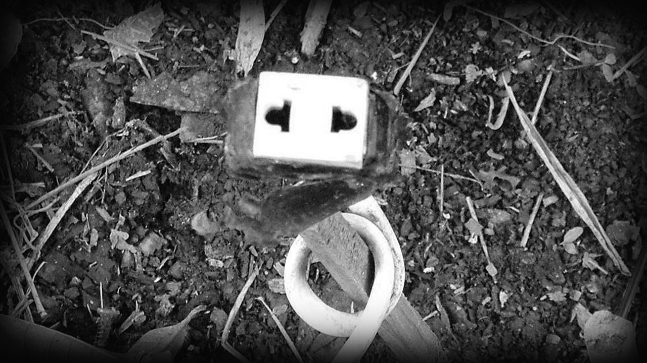 แม่พยายามช่วยจนหวิดดับ ลูกชายวิศวะไม่รอดไฟดูดตาย 