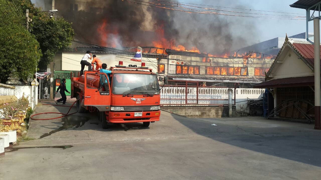 ไฟไหม้ ชุมชนข้างร.ร.วัดเขมาฯ เมืองนนท์ วอด 5 หลัง