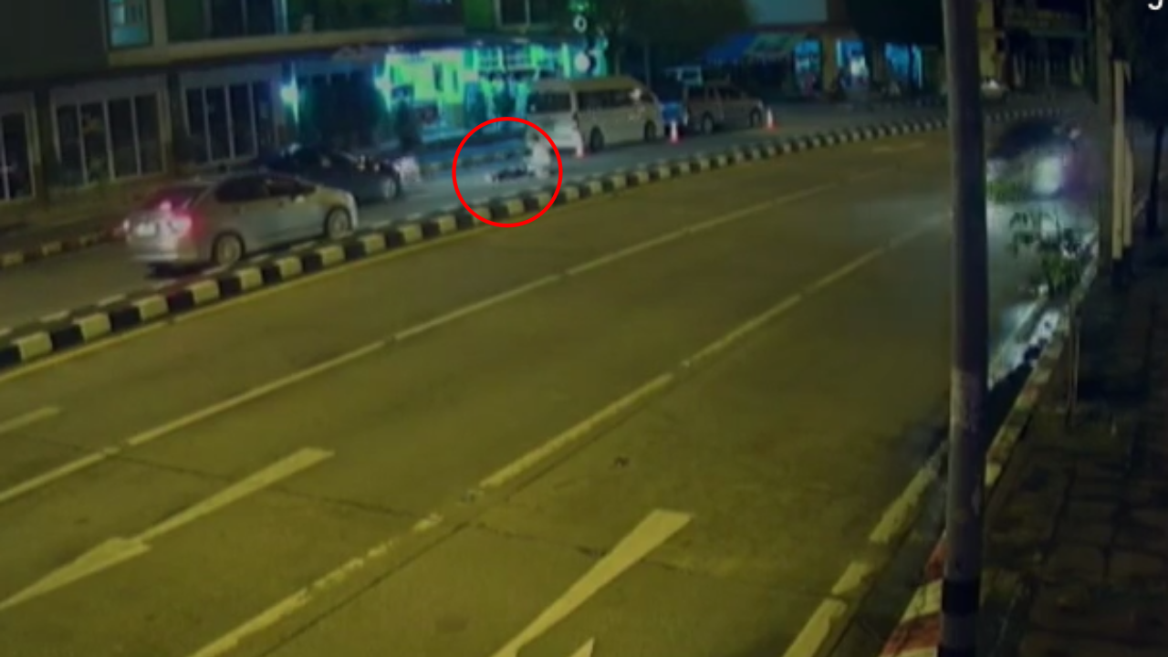 เมียระทมจ่อฟ้องกิ๊ก ชาวบ้านรุมด่าผัวใจดำ ซิ่งรถหนีทิ้งคนรักไว้ข้างทาง