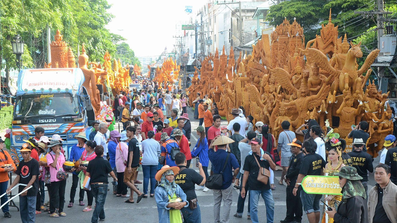 ขบวนแห่เทียนพรรษา ‘อลังการ’