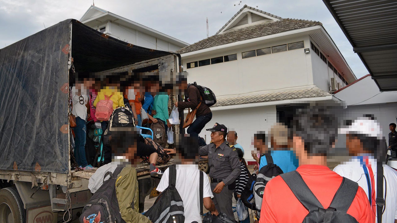 สื่อนอกตีข่าว แรงงานต่างด้าวหลายหมื่น หนีไทย ตื่นพ.ร.ก.ฉบับใหม่โทษหนัก 